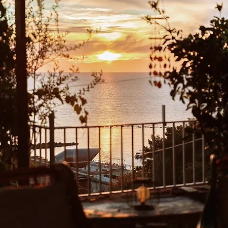 Sunset View Villa With Private Garden- Beach Umbrella Included 아파트