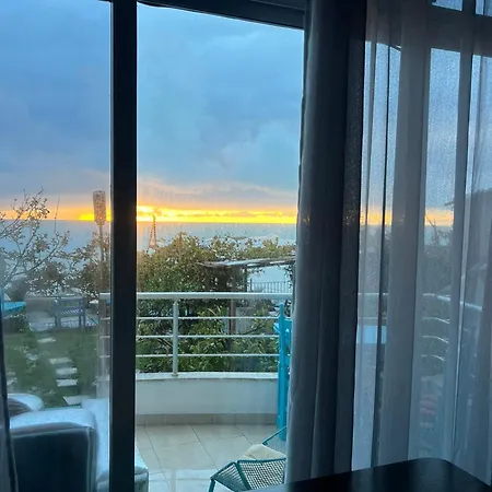 Διαμέρισμα Sunset View With Private Garden